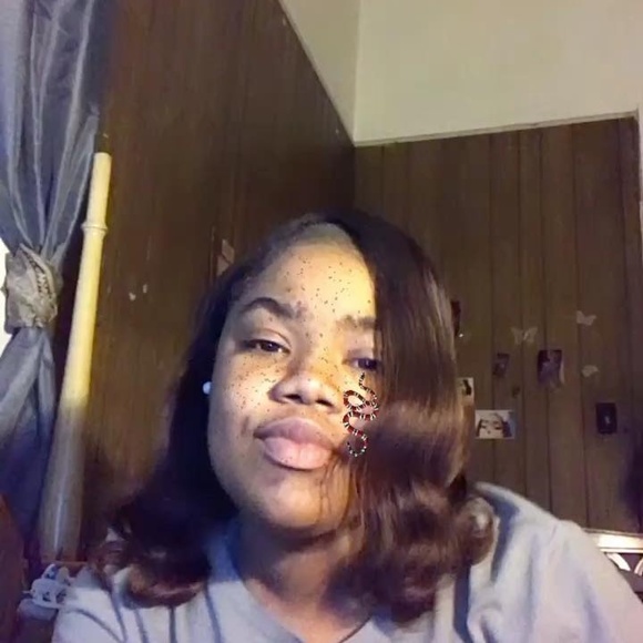 Meet your Posher, Derrielle - Picture 1 of 1